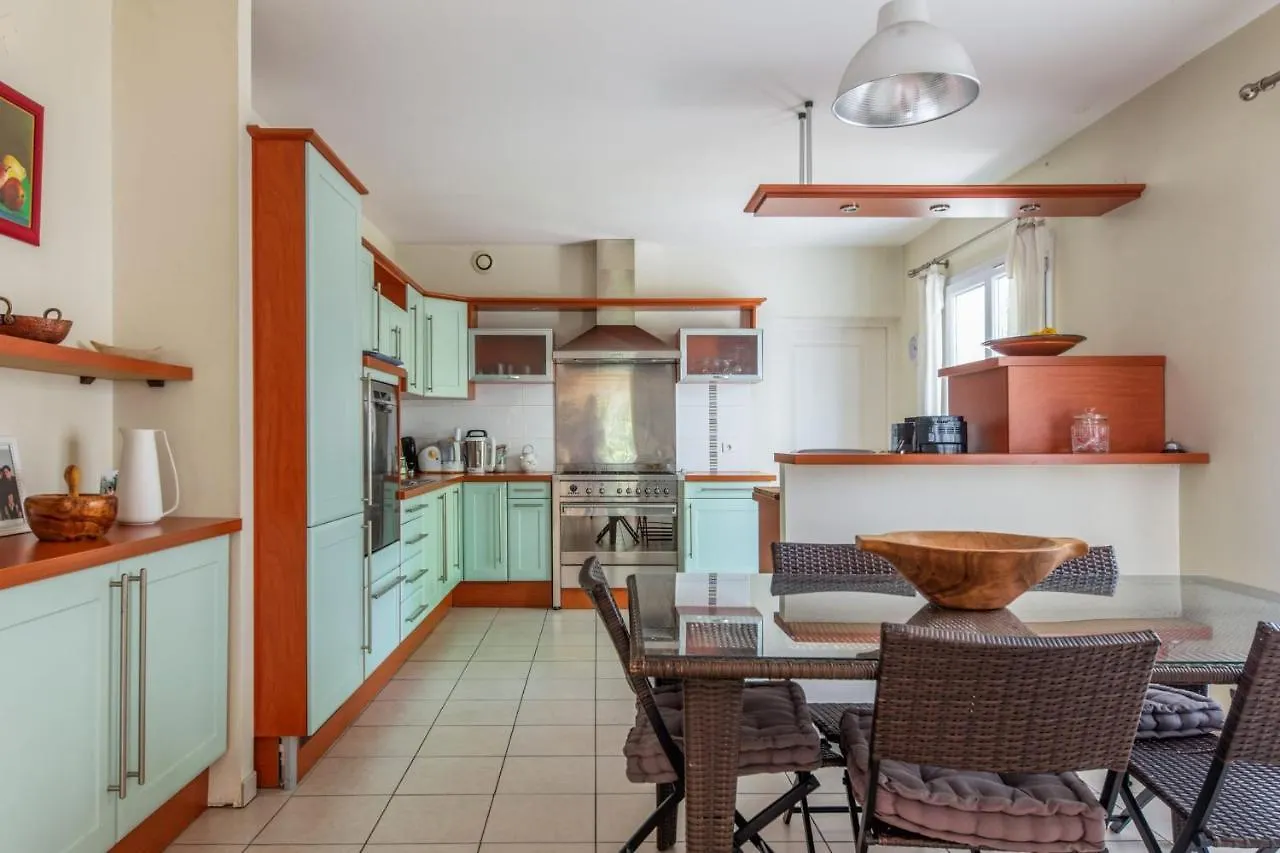 Hébergement de vacances Superbe maison avec terrasse et piscine - Villeneuve-lès-Avignon - Welkeys