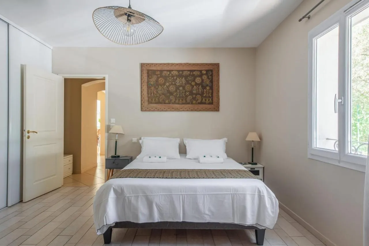 Superbe maison avec terrasse et piscine - Villeneuve-lès-Avignon - Welkeys