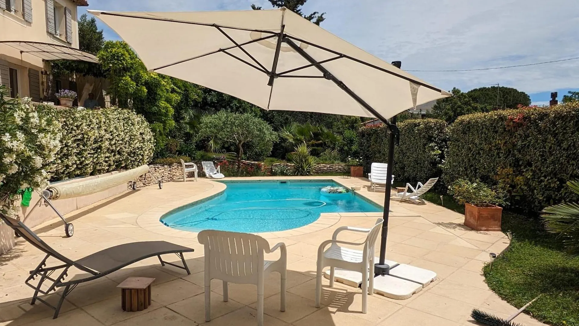 Superbe maison avec terrasse et piscine - Villeneuve-lès-Avignon - Welkeys